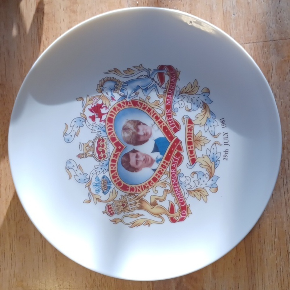 Commemorative Plate. Prince Charles & Lady Diana 29th July 1981